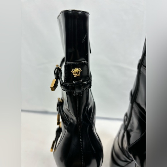Versace - Aevitas Pointy leather ankle boots - Picture 9 of 12
